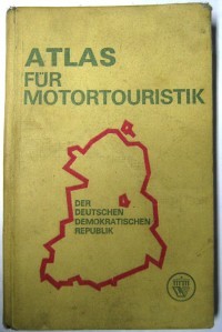 Schild A für Fahranfänger im Heck eines PKW :: Fahrzeugmuseum Staßfurt ::  museum-digital:sachsen-anhalt